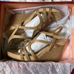 Kelly & Katie Wedge Sandals size 8